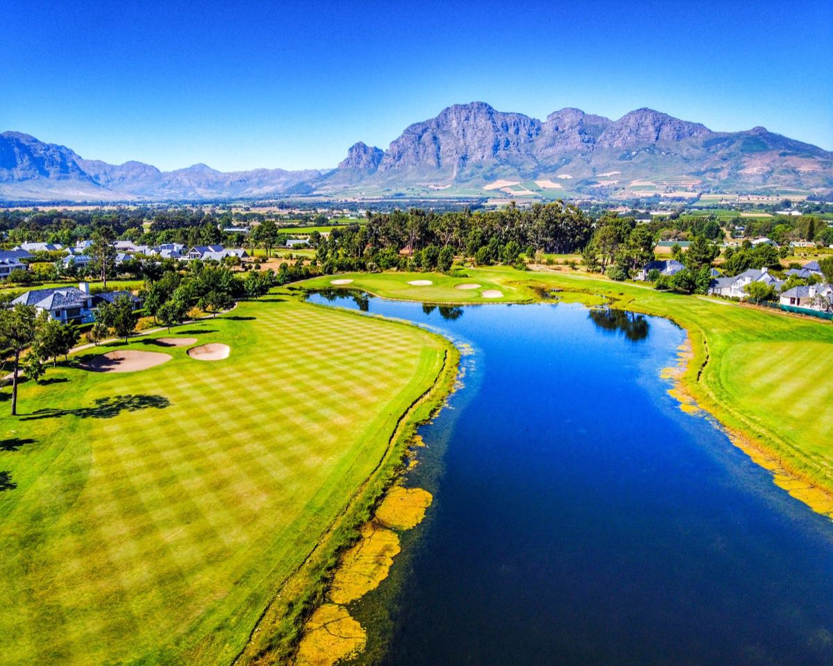 Golfplatz in der Weinregion an der Garden Route